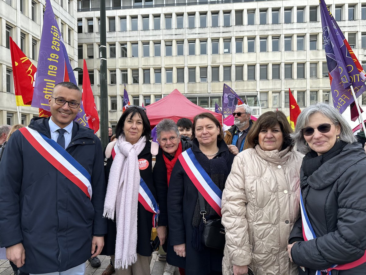 fabien_rds's tweet photo. #InternationalWomensDay 

Très belle mobilisation ce jour à Orléans pour rappeler notre engagement en faveur de l’égalité des sexes. L’occasion aussi d’alerter sur les trop nombreuses inégalités qui pèsent sur les femmes du monde entier. Le combat continue ! https://t.co/XqthwRd7U2