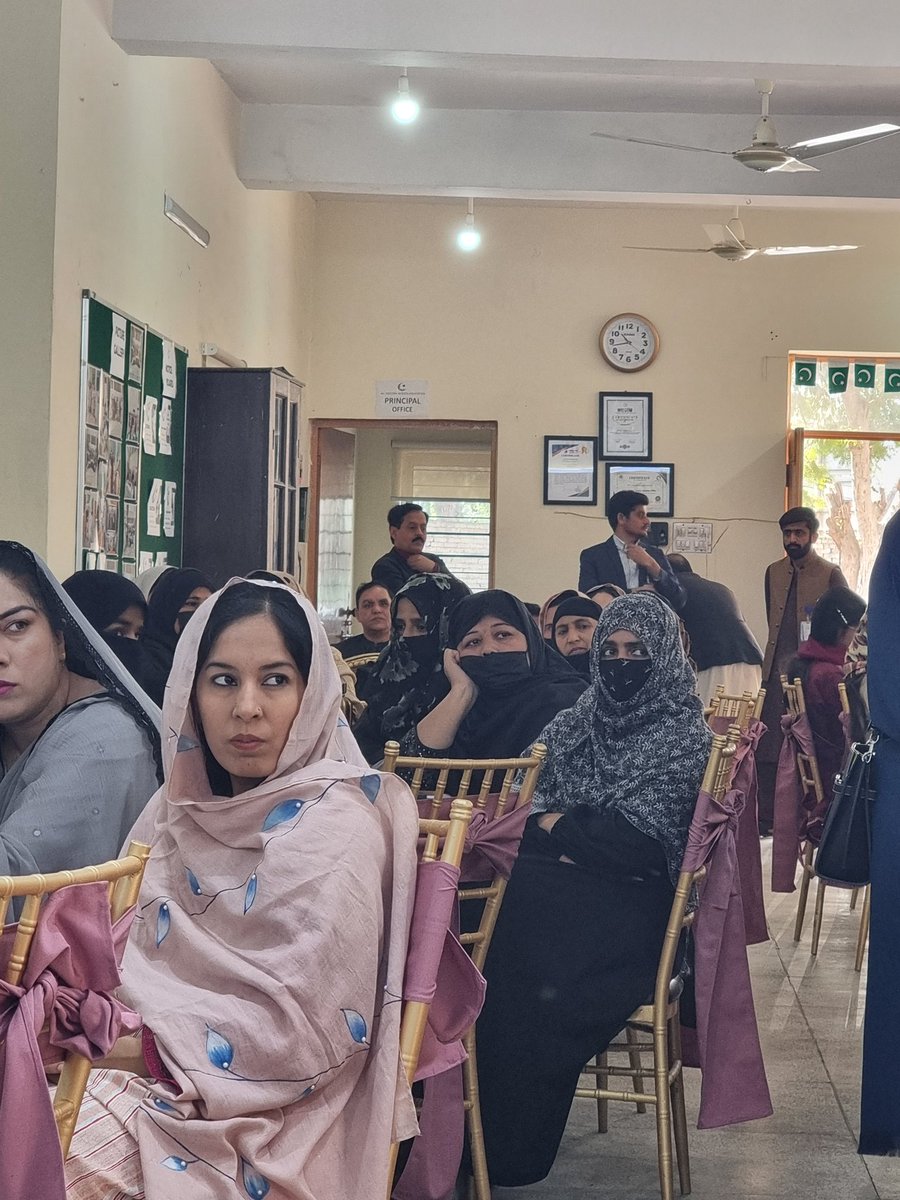 Absolutely wonderful to celebrate #WomensDay with homebased workers of Multan. Thank you, @nchrofficial @unwomen_pak @HomeNet_SAsia Multan Women's Chamber & Multan APWA, for a thought provoking discussion on challenges faced by women entrepreneurs & ways to address them. #BHR