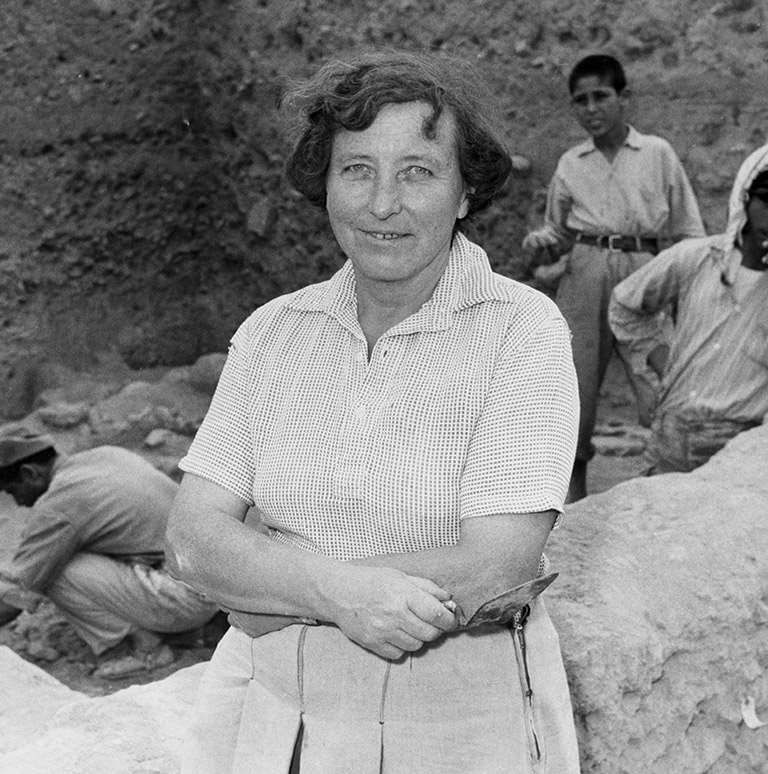 It's #InternationalWomensDay 🎉 🌈 Let's celebrate all the wonderful #womeninarchaeology.✨ 💫 Read about the unstoppable Dame Kathleen Kenyon ⚒️ and other ground breakers here: buff.ly/32HQiJU 📷 @EnglishHeritage #archaeologyforall @trowelblazers