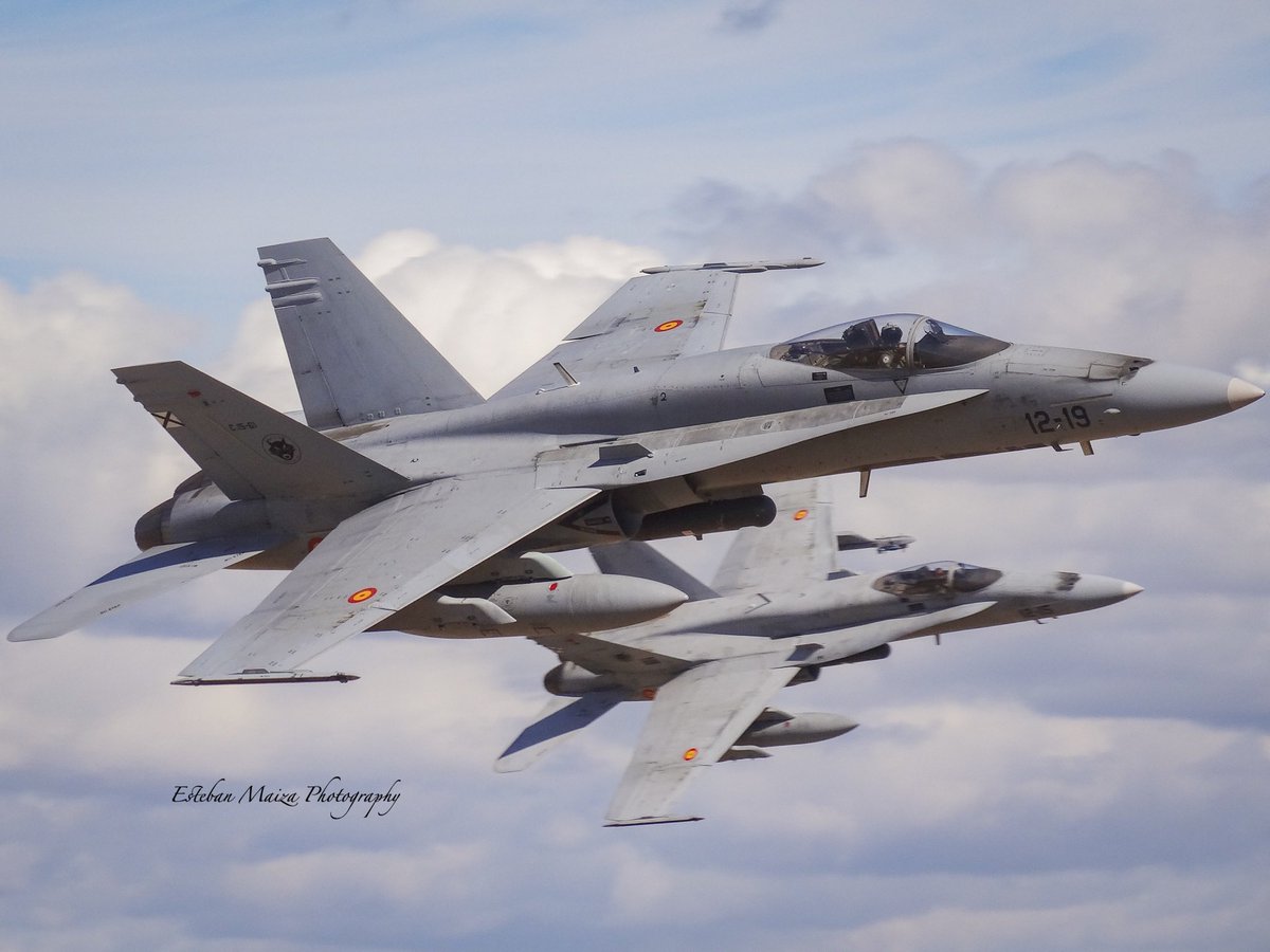 EstebanPhoto11's tweet photo. Hoy finaliza el ejercicio #LUCEX-24 en el polígono de tiro de Bardenas.

A lo largo de la semana helicópteros Tigre del @EjercitoTierra y aviones F-18 y Eurofighter de las del @EjercitoAire han efectuado misiones de Close Air Support conducidos por equipos JTAC del #EZAPAC. https://t.co/dhSvbYGHyN