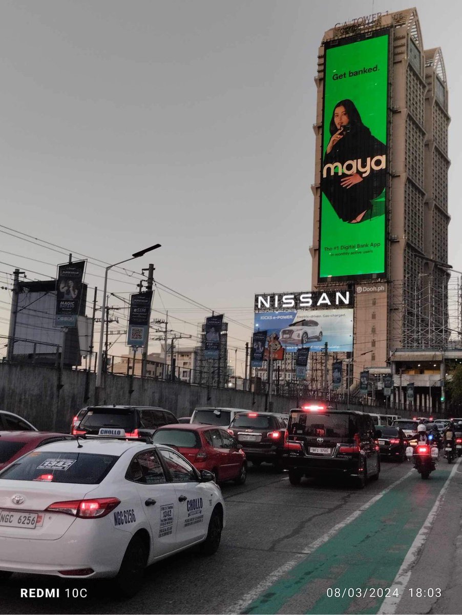 Outdoorman83's tweet photo. Liza Soberano makin’ it rain 💸 Who’s that next to her? 👀
Maya #spectacular #iconic #digitalbanking #GetBanked #foryou Liza Soberano #oneedsa #edsa #impact #traffic #metromanila #doohph #philippines #fintech #artofoutdoor #buildingpartnerships #ooh #outofhome #ipabillboardmo https://t.co/gbeN8RmZNO