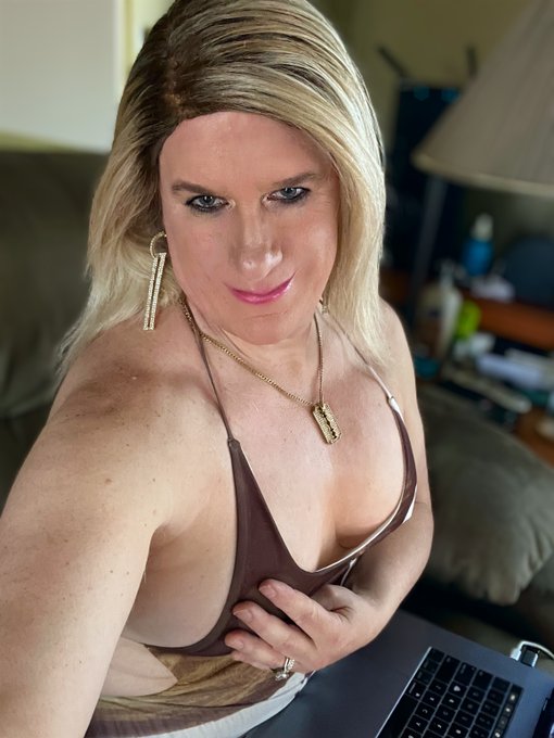 You want me to do what ? 😂. uuummm .. OK😈 https://t.co/2hv5D6sbCq