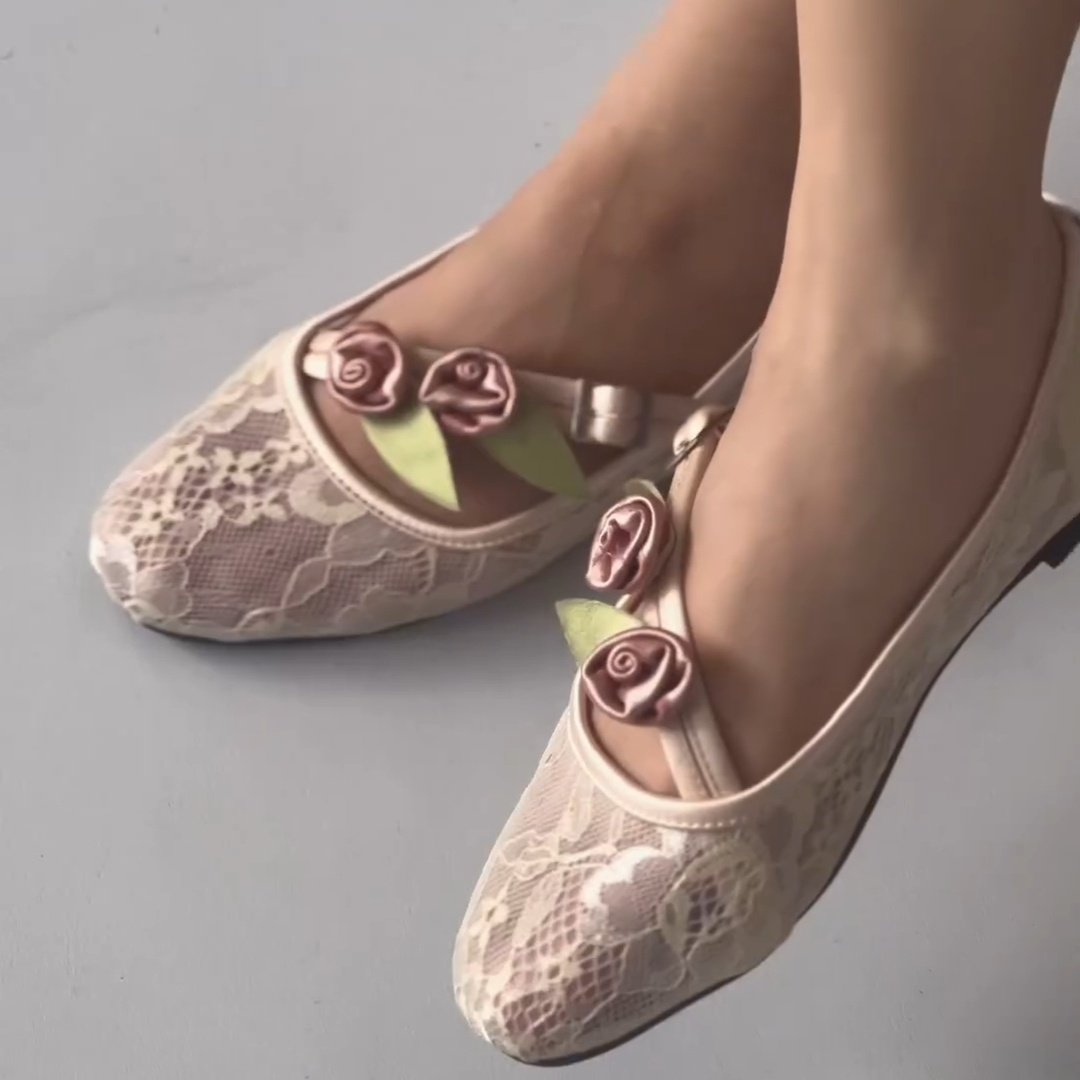 berburushopee's tweet photo. NEMUIN FLATSHOES CANTIK BGT ADA BUNGANYA GITU🥺🫶🏻

pilihan warnanya ada banyak, untuk ukurannya mulai dari 36-43💕 https://t.co/FvjIpwq7h9