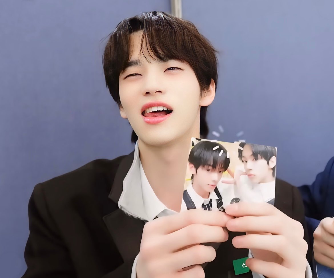 shinyuarchive's tweet photo. HES SO SILLY 🫠 https://t.co/H4E0ihnOAi