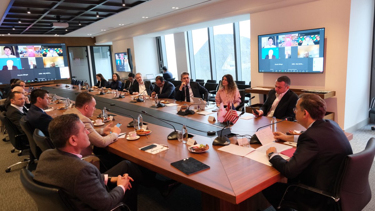 Murat Özyeğin başkanlığında #TAİK Yürütme Kurulu Toplantısını hibrit olarak gerçekleştirdik.

🗓 Sektörel odaklı eyalet yapılanmamız ile birlikte 🇹🇷 🇺🇸 ekonomik ilişkilerine katkı sağlayacak 2024 yol haritamızdaki etkinliklerimizi belirledik.

🔹Enerji, dijital teknolojiler,