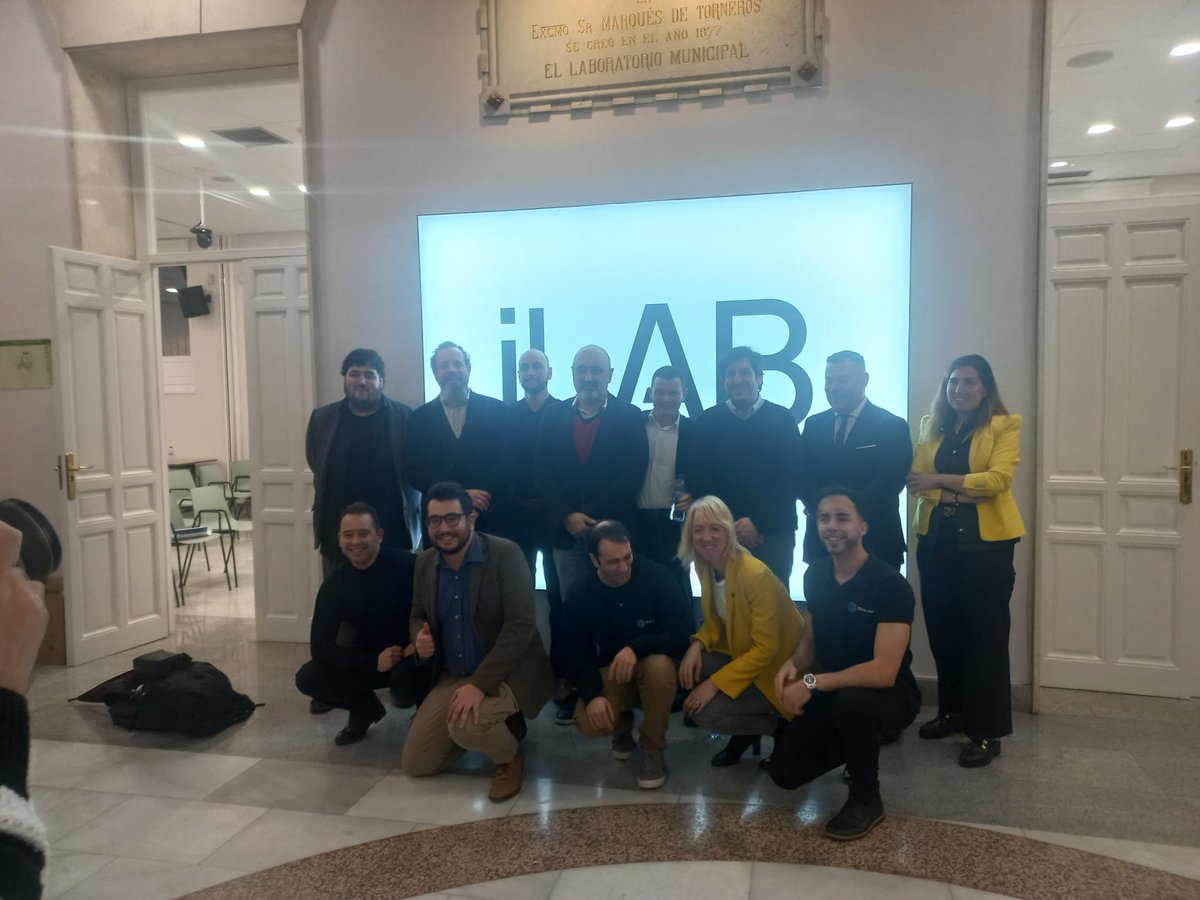 EDJuristas's tweet image. 💡 Un evento perfecto ayer con @Block_Auth y con las CEO y COO de @EDJuristas en el panel de Derecho. Se trataron las claves de asuntos como:
1️⃣ Retos identidad digital europea
2️⃣ Ventajas del #Blockchain 
Nuestra misión promover la educación digital. 😊