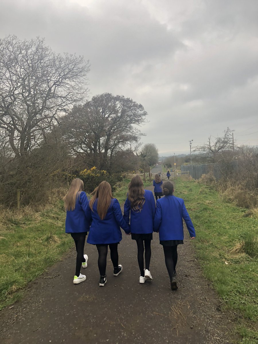 IrishERC's tweet photo. Siúlóid deas amuigh faoin aer le
Muintir bl 8 @SnaGaeilge @GlasNaBradanCA #cairde #labhairgaeilge #spraoi https://t.co/69f687Zsq6