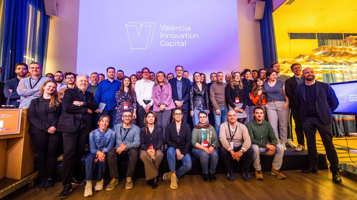 vlcinnovation's tweet photo. 🔹2ª jornada del evento de revisión técnica de #CitComAI con @PaulaLlobet, concejala de #Innovación del @AjuntamentVLC, que ha puesto en valor el trabajo de València como ciudad inteligente e innovadora: "tenemos la infraestructura y un gran ecosistema cohesionado"
@VLCInnovation https://t.co/H2uFBxkL0l