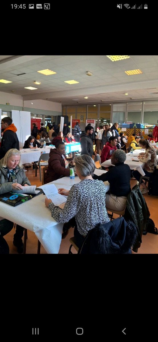 #FranceTavail Eure-et-Loir présent au forum #bâtiment aux côtés de M. Le <a href="/Prefet28/">Préfet d'Eure-et-Loir 🇨🇵</a> Hervé Jonathan, du Directeur de la #DDETSPP Nicolas Drouart et de #Chartres Belle coopération renforcée de l'ensemble des acteurs de l'emploi et de l'insertion, pour un retour à l'emploi de tous 👏