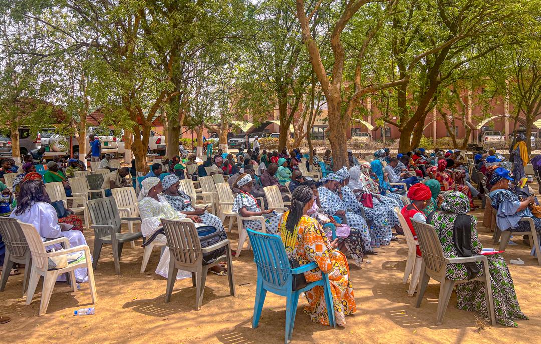 Journée des droits de la Femme    
Echanges constructifs entre l’Association des Juristes Maliennes et les femmes agricultrices de Bandiagara, Dïola, Ségou et Bamako autour du thème: «Regards croisés Droit coutumier et Droit positif: Femme, Foncier et Pouvoir économique». 
#8Mars
