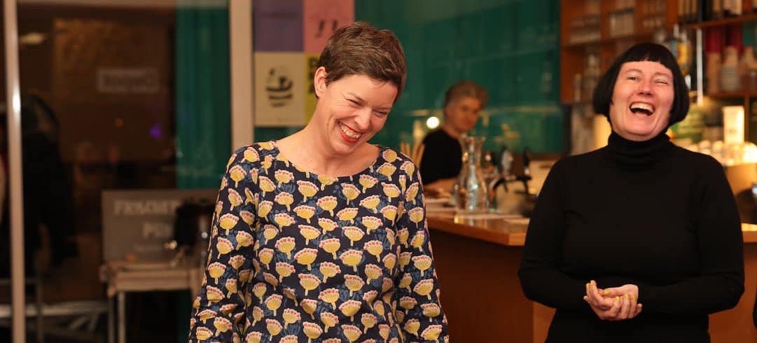 Martina Madner (@martinamadner) on Twitter photo Wir vom <a href="/Frauen_Netzwerk/">FrauenNetzwerkMedien</a> fordern sensiblere Gewaltberichterstattung! Denn die Welt ist für Frauen nicht immer zum Zerkugeln, manchmal aber doch - ich (im Bild mit <a href="/AstridKuffner/">Astrid Kuffner</a>) wünsche einen kämpferischen #Weltfrauentag! Foto: Katharina Schiffl tinyurl.com/4dxy7zhb Wir vom <a href="/Frauen_Netzwerk/">FrauenNetzwerkMedien</a> fordern sensiblere Gewaltberichterstattung! Denn die Welt ist für Frauen nicht immer zum Zerkugeln, manchmal aber doch - ich (im Bild mit <a href="/AstridKuffner/">Astrid Kuffner</a>) wünsche einen kämpferischen #Weltfrauentag! Foto: Katharina Schiffl tinyurl.com/4dxy7zhb