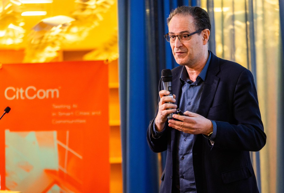 vlcinnovation's tweet photo. Los socios del consorcio europeo del proyecto sobre soluciones basadas en #IA para ciudades inteligentes y sostenibles, continúan exponiendo una visión detallada de los avances realizados hasta la fecha con #CitComAI.
#ValènciaInnovationCapital #InteligenciaArtificial #SmartCity https://t.co/nv0CLWPpHb