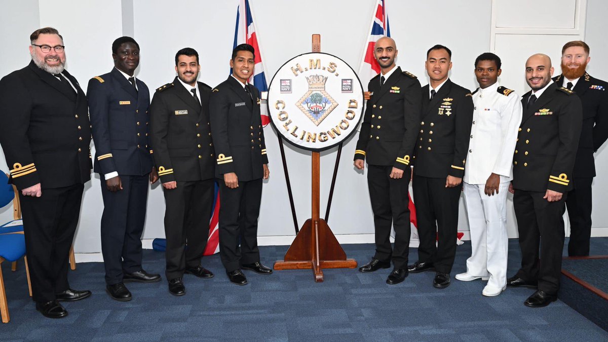 Huge Congratulations to the IMCC 23/002 graduates on completing their 11-week course today! 

Special thanks to Lt Cdr David Thompson, 2iC WSTG, for presenting their certificates. 

As you embark on your naval careers, may you have fair winds and following seas! #NavalExcellence