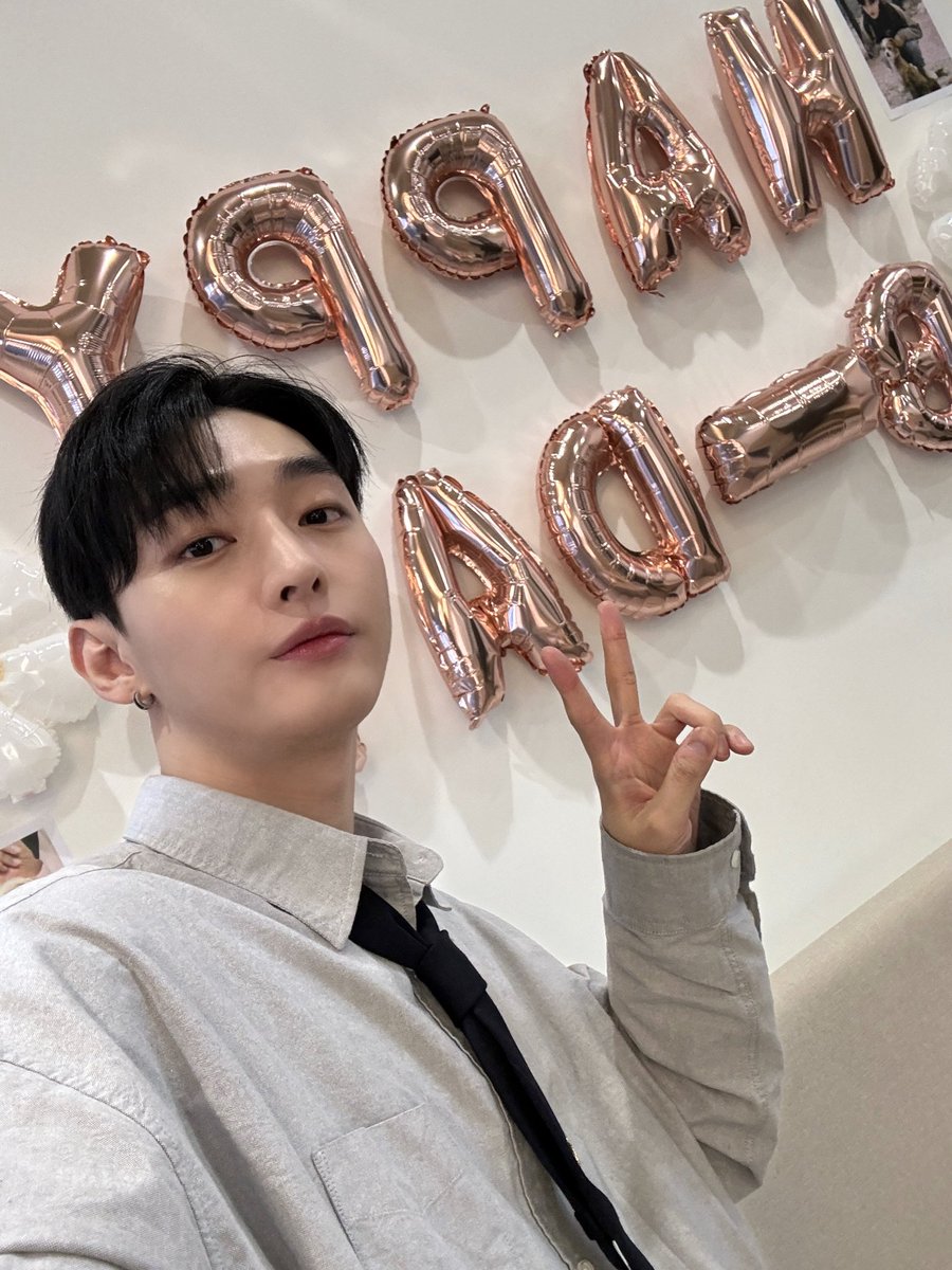Official_YJS_'s tweet photo. <룽카소의 그림교실> Close✍️
룽카소로 변신한 지성이와 행복한 시간 보내셨나요?!

더 많은 밥알분들께 마음을 전하고 싶었던 따뜻한 지성❤️‍🔥
밥알들 덕분에 남은 시간도 행복하게 보낼 수 있을 것 같아요.•♥

#윤지성 #YOONJISUNG
#HAPPY_JISUNG_DAY
#밥알들의_귀염둥이_지룽생일 https://t.co/E4AIzEZlc1
