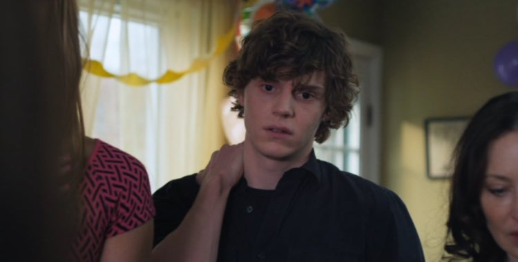 TheCinesthetic's tweet photo. Evan Peters in Adult World (2013) https://t.co/m5EURcq3QS