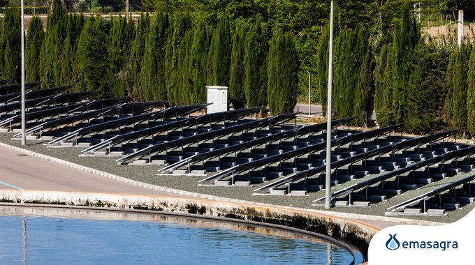 Emasagra's tweet photo. En nuestras instalaciones tenemos placas fotovoltaicas para potenciar la autosuficiencia energética y la #EconomíaCircular 
Los paneles solares generan energía limpia y segura. 
#EmasagraContigo #fotovoltaica #EnergíasRenovables https://t.co/WGOMJK4hdy