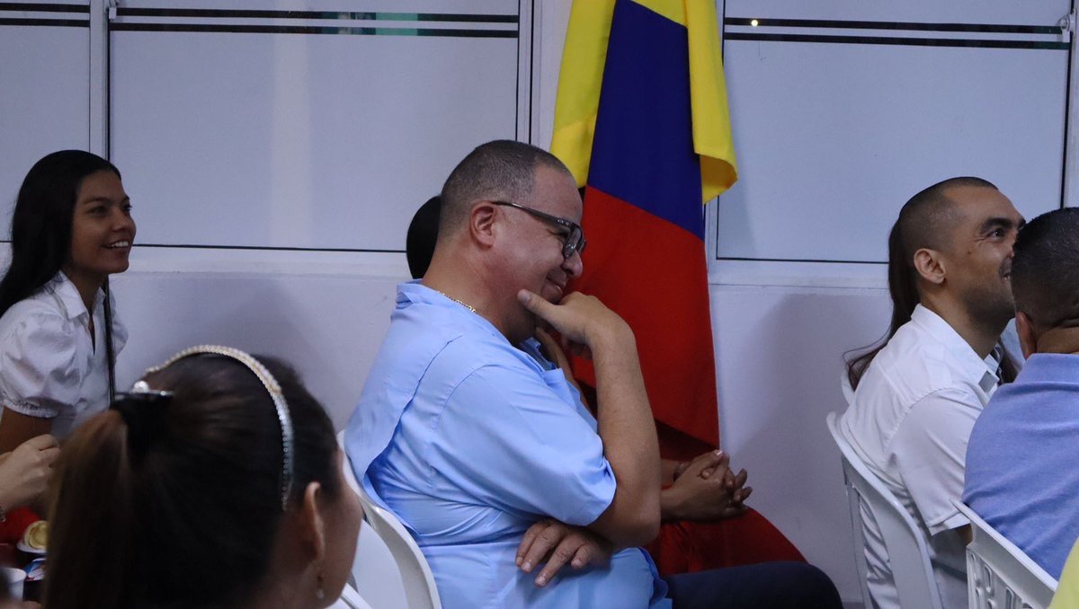 robertoceledon's tweet photo. Anoche acompañamos en su rendición de cuentas al médico @davidapelaez, a quien en 2020 invitamos hacer parte del #EquipoDeLaEsperanza en la dirección del @HospitalBaranoa. Gracias, David, el cambio se nota, ¡en salud también les #Cumplimos a los baranoeros! https://t.co/jqpptnOTBa