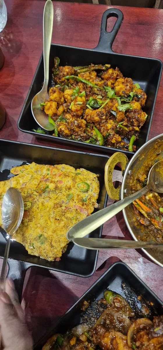 arakshashi's tweet photo. #LittleIndia
#Chennai
#lunchupdates
So far, the best meal in this trip 😍 https://t.co/SfbrvNr707