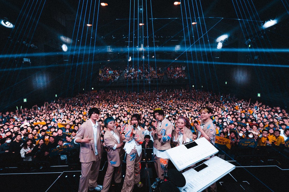 YOASOBI_staff's tweet photo. #YOASOBIPOPOUTツアー 名古屋DAY1♨️
熱気で会場が真っ白！待っててくださった皆さまの想い、全身で受け止めました🔥
楽しんでいただけましたか？

お次は大阪と東京でもお会いできたら嬉しいです😉
▼ #YOASOBIドーム ▼
https://t.co/KUMSEVyXlS https://t.co/tZEmh9gRy9