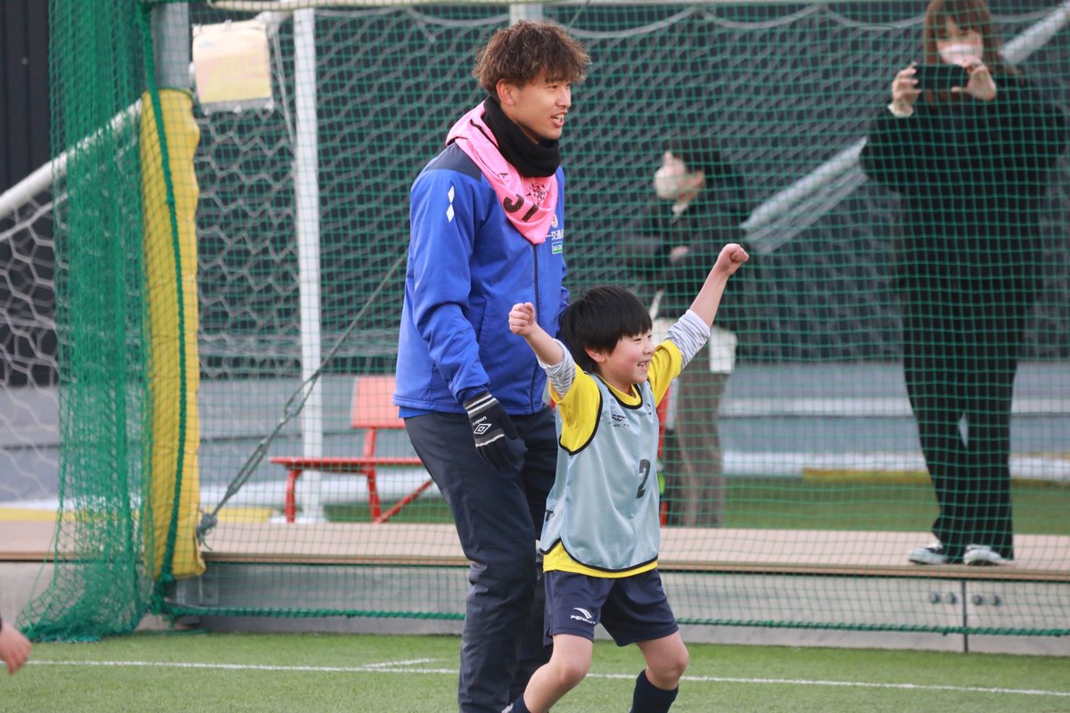 Giravanz_staff's tweet photo. スクール生も大喜びで、たくさんの笑顔を見ることができました👏✨

選手たちは、子供たちから元気をもらいましたと楽しんでくれました😁 https://t.co/v25Ly5Fisa