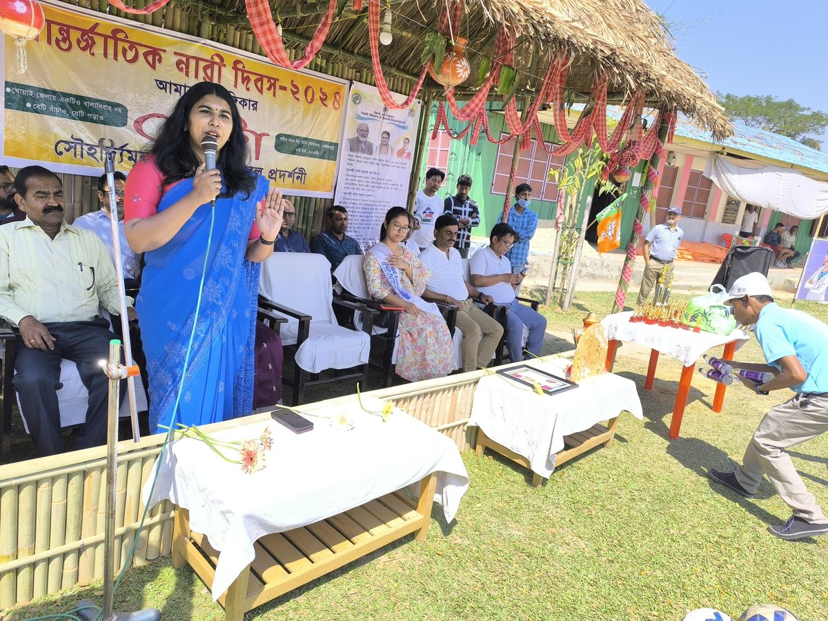 amit3arc's tweet photo. #InternationalWomensDay2024
Smt Bipasha Hrankhwal @bipasha_aina, first woman Air Traffic Controller of State, felicitated by @chandni_ias and #TeliamuraMunicipalCouncil and named as Brand Ambassador of #CHESTA, an initiative to eliminate Child Marriage on IWD 2024. https://t.co/t0KwTqy6q5