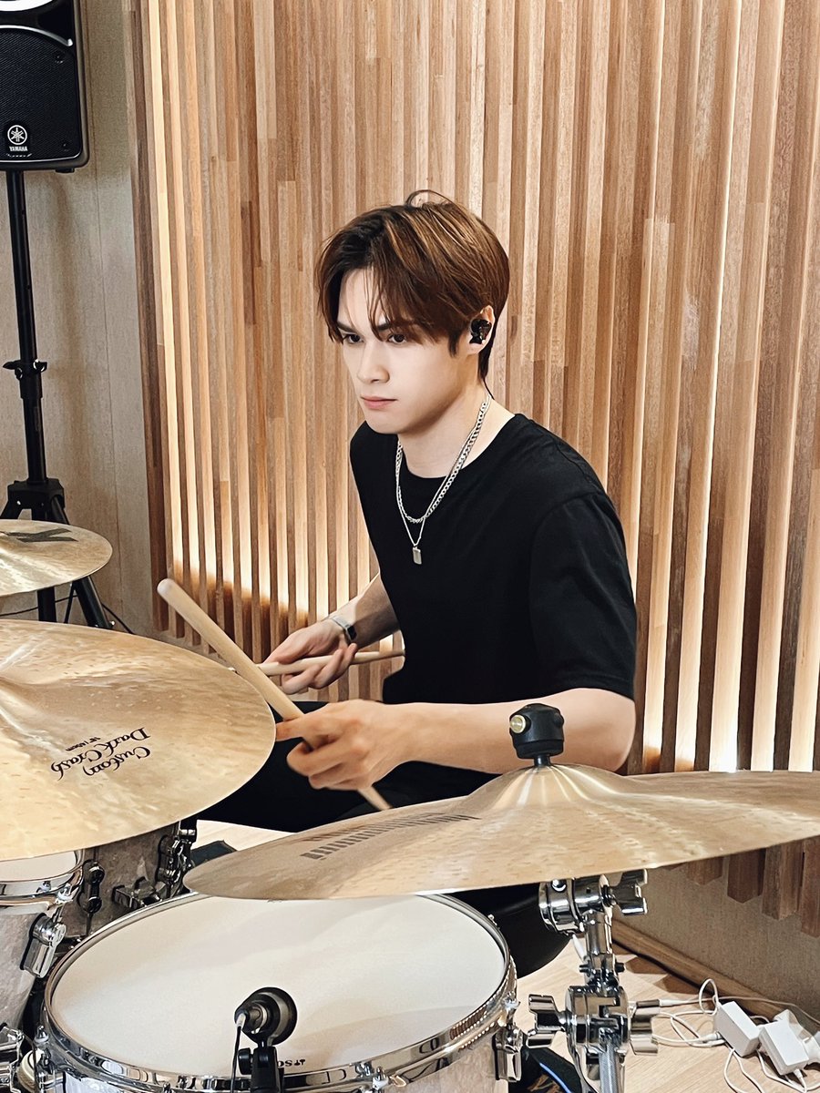 jchang63's tweet image. [Drum Cover🥁]

선라이트!
정말정말 오랫동안 드럼 커버 보여드리고 싶었습니다~! 열심히 준비했으니까 많이 봐주세요💛

제이창의 드럼 커버
지금 들어보세요🎧
🔗: youtu.be/bl5UAJmLfT4

Cover🎤
🔹Shout Out - ENHYPEN
🔹Way Away - Yellowcard
🔹Rockstar - Jay Chang

#JayChang #제이창