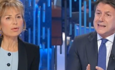 italia_nel_caos's tweet photo. Vita dura ieri a #Ottoemezzo x il Glande Presidente #Conte!
La #Gruber lo punzecchia ripetutamente ma a zittirlo del tutto è la #Guerzoni, che sentendosi di re da Conte stesso “ Lei non conosce gli abruzzesi, la giornalista risponde: le ricordo che lei è PUGLIESE!
#ConteaCasa https://t.co/Wfdjk63Ors