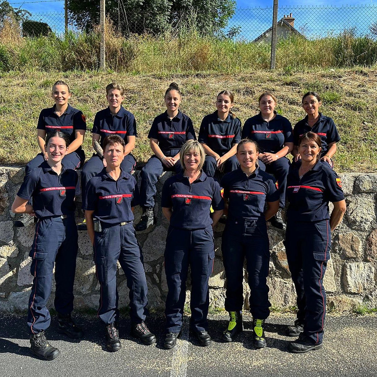 [Journée internationale du droit des femmes] 

Célébrée chaque année le 8 mars, la journée internationale du droit des femmes est l’occasion de mettre en avant les femmes du CIS Saint-Chély.
Au nombre de 13, elles représentent 27% de l’effectif de la caserne !