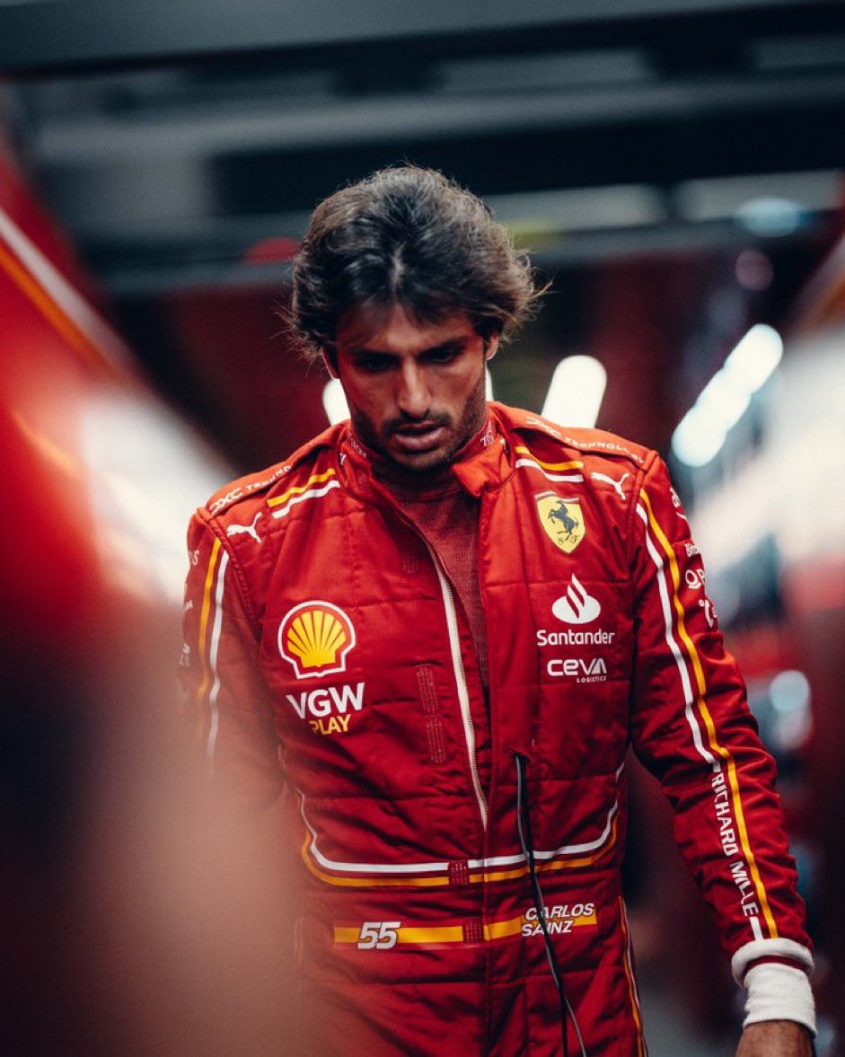 TursumuzF1's tweet photo. ✨FERRARI’DE ÇİRKİNE YER YOK

Ferrari daha yakışıklı olduğu gerekçesi ile genç yetenek Oliver Bearman’ı araca oturtuyor.

Carlos Sainz bugün yapılacak olan FP3 itibariyle koltuğunu devredecek.

Gelişmeleri takip eden Alpine’de Ocon’un koltuğu risk altında. https://t.co/Y7E9isXOc0