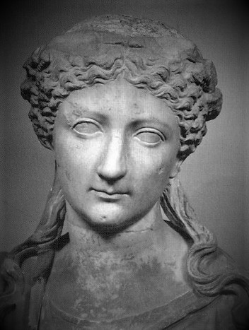 For #internationalwomensday2022 we will focus on some of the powerful #Roman women who shaped the Empire.  First up is Livia, wife of Emperor Augustus & mother of Tiberius.  Later historians cast her as a poisoner, ambitious for her son Tiberius to become Emperor.