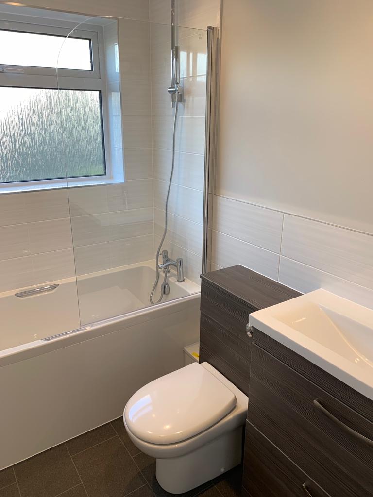 TrotmanBuilders's tweet photo. Today we wanted to put a spotlight on bathroom transformations! 🛁

No matter how big or small your space, we can create you a relaxing and inviting bathroom space you can be proud to show off.

Enquire now via the link in our bio https://t.co/ultc7XRj2V