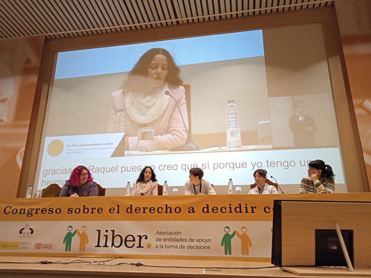 #DecidirConApoyos suben ahora Asunción Serrano Lozano, persona apoyada por @somfundacio; Raquel Pozo, persona apoyada por @TauFundacion; Noelia Navas Quintano, persona apoyada por @FundacionCian; las tres como portavoces de @AsociacionLiber y Cristina Paradero @RealidadTEA