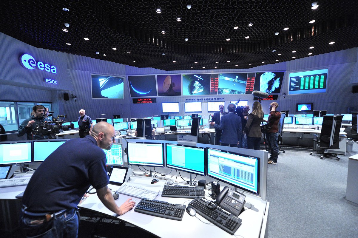 🔭 Sternwarte Fulda (@sternwartefulda) on Twitter photo Heute um 19 Uhr im Planetarium des Vonderau Museums: "Europas Blick nach oben". Es geht um die großen europäischen Kooperationen <a href="/ESO/">ESO</a>, <a href="/esa/">European Space Agency</a> und <a href="/Airbus/">Airbus</a>.
Zur Premiere berichtet <a href="/p0ear/">Peter Arzt</a> von seinen Erfahrungen als Student beim ESOC. Kommt vorbei u. löchert ihn mit Fragen!
credit: esa Heute um 19 Uhr im Planetarium des Vonderau Museums: "Europas Blick nach oben". Es geht um die großen europäischen Kooperationen <a href="/ESO/">ESO</a>, <a href="/esa/">European Space Agency</a> und <a href="/Airbus/">Airbus</a>.
Zur Premiere berichtet <a href="/p0ear/">Peter Arzt</a> von seinen Erfahrungen als Student beim ESOC. Kommt vorbei u. löchert ihn mit Fragen!
credit: esa