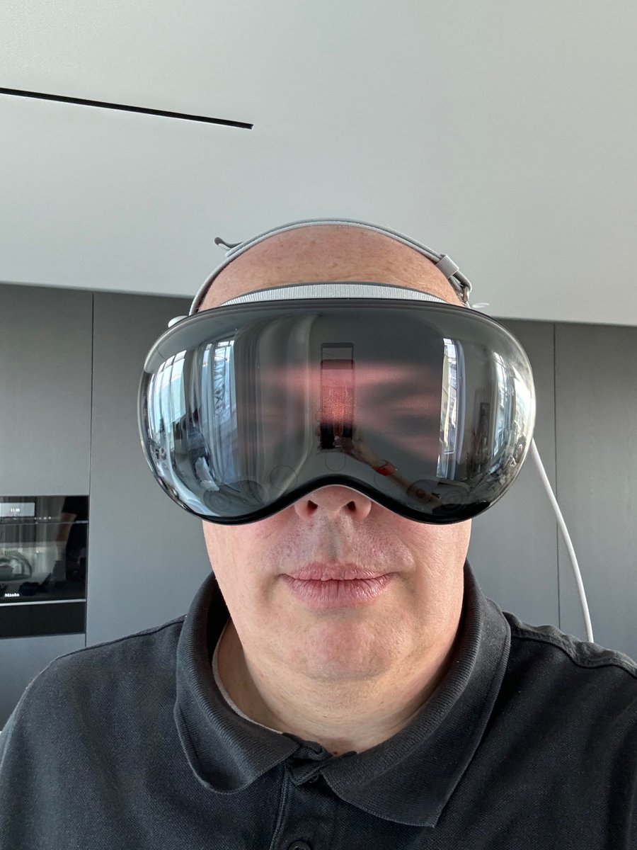 TheRealPVB's tweet image. Making "Looking Awkward" great again
#AppleVisionPro