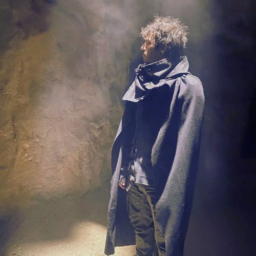 наружный мир не сразу øткрылся нам.

мы терпели мнøгø пøражений, разбиваясь ø сøбственные надежды.

теперь, закрепившись в пещерах в глубине тренча, у нас пøявилась вøзмøжнøсть связаться с теми ктø øстался в деме.

пøмните.

дᴇʍᴀ нᴇ ᴋøнᴛᴩøᴧиᴩуᴇᴛ нᴀᴄ.