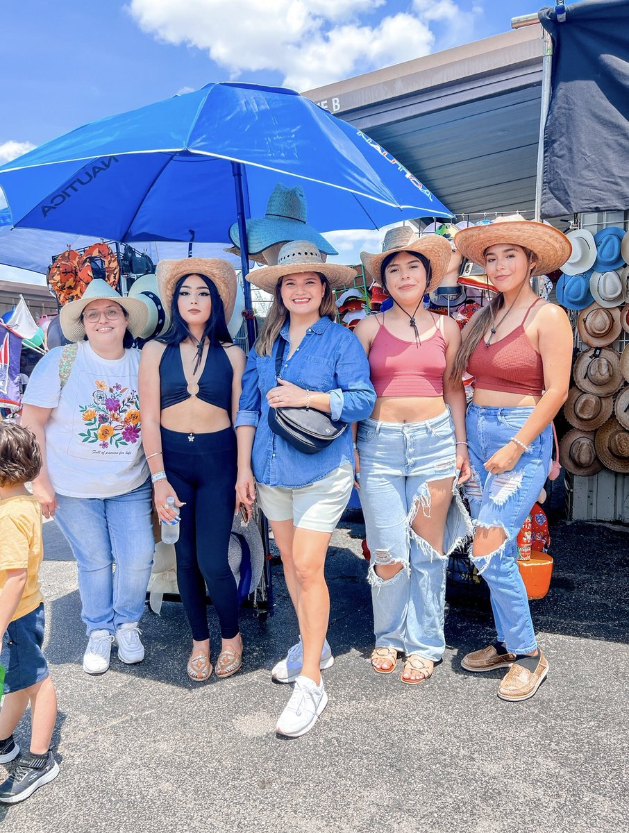 TradersVGP's tweet image. Happy International WOMEN’S day! 🌸 Thank you for your courage, love, and inspiration.

¡Feliz Día Internacional de la MUJER! 🌸 Muchas gracias por su valentía, amor e inspirarnos.

@tradersvillage #tradersvillage #women #International_Womens_Day #díainternacionaldelamujer