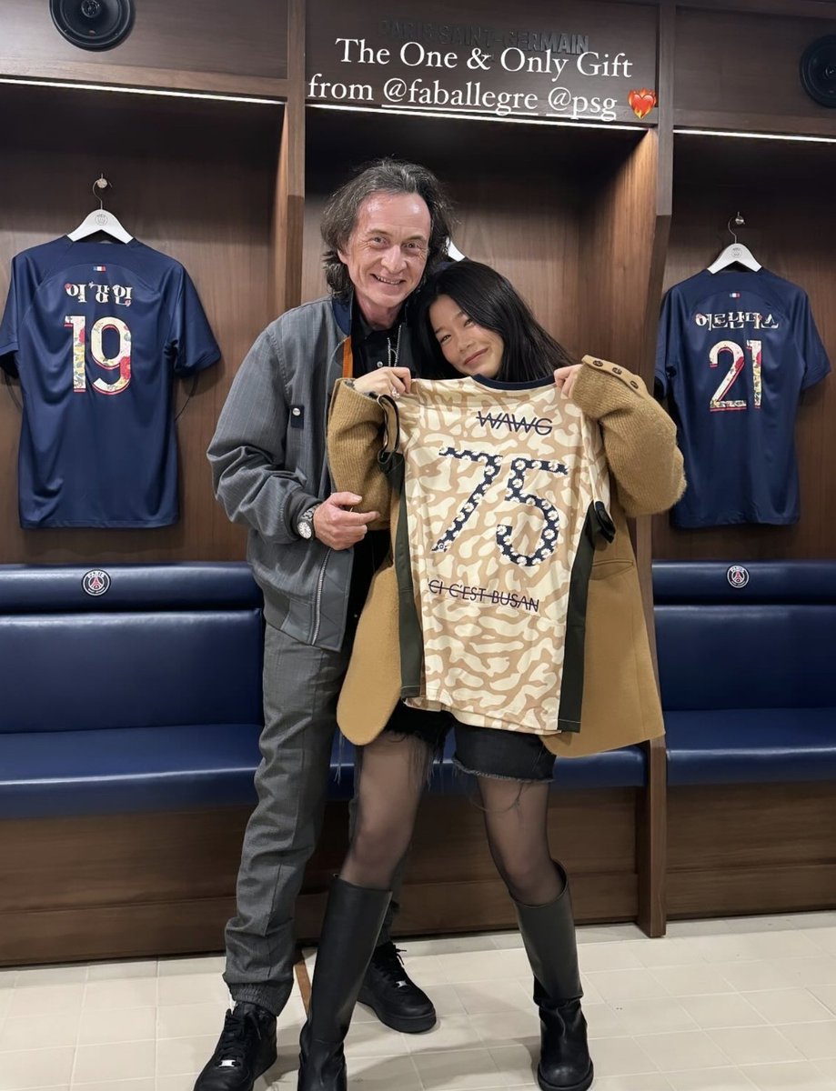 Isn't it the #GDRAGON designed jersey 👀 The jersey gift in the