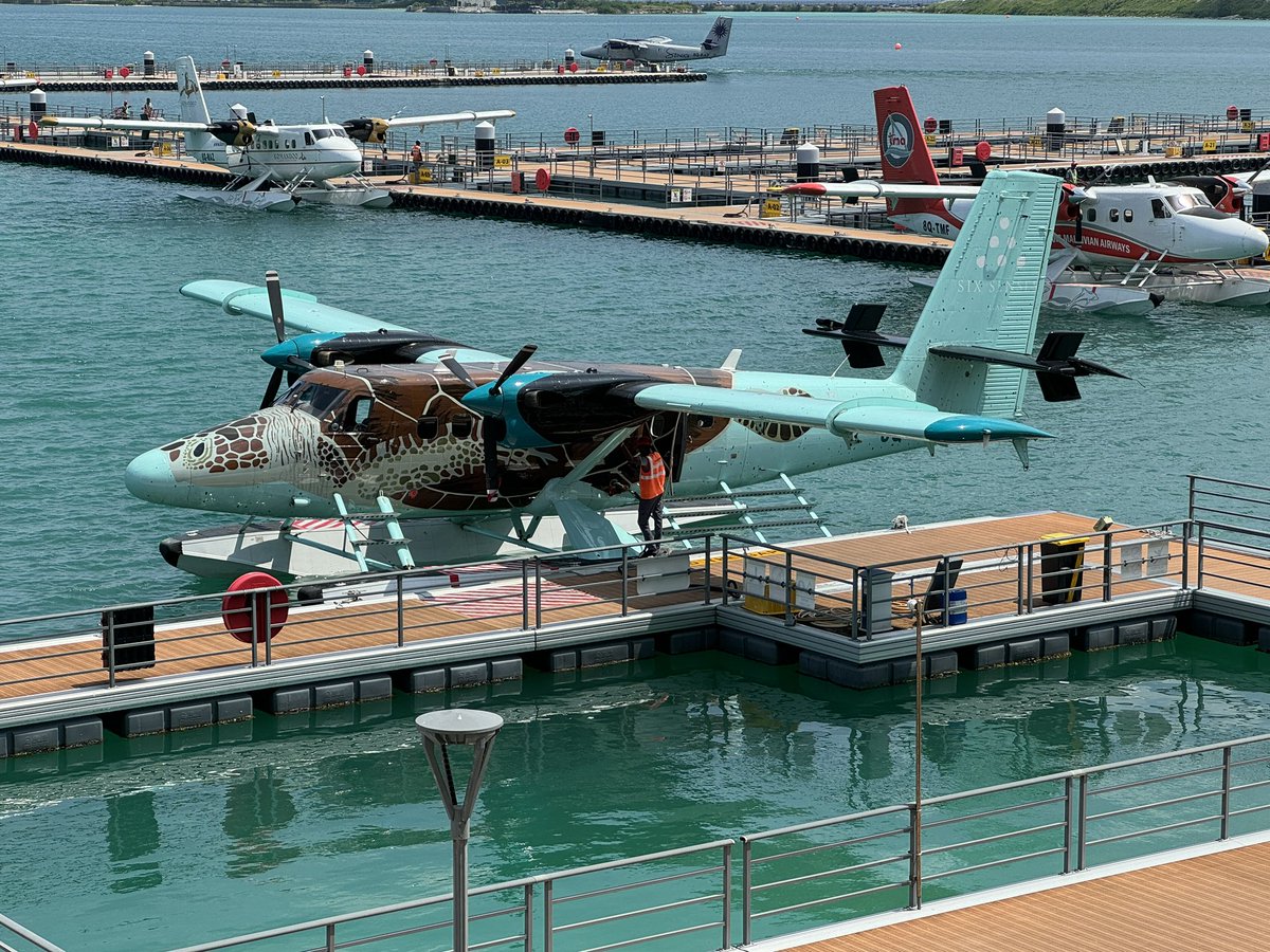 Loving the paint scheme on this @TransMaldivian Twin Otter this morning. Transmaldivian airways are the world’s largest seaplane operator.