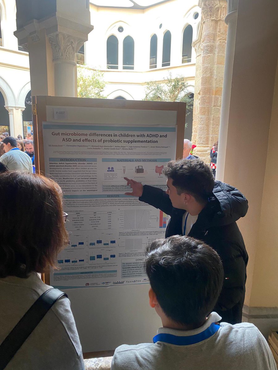 ‼️Our predoctoral researchers have had the opportunity to defend their posters at the 'III Jornadas de Nutracéutica' held in Tarragona🧠🥦

✅Congratulations on your work👏👏👏

@bioquimicaURV @IISPereVirgili @universitatURV  @TecnATox