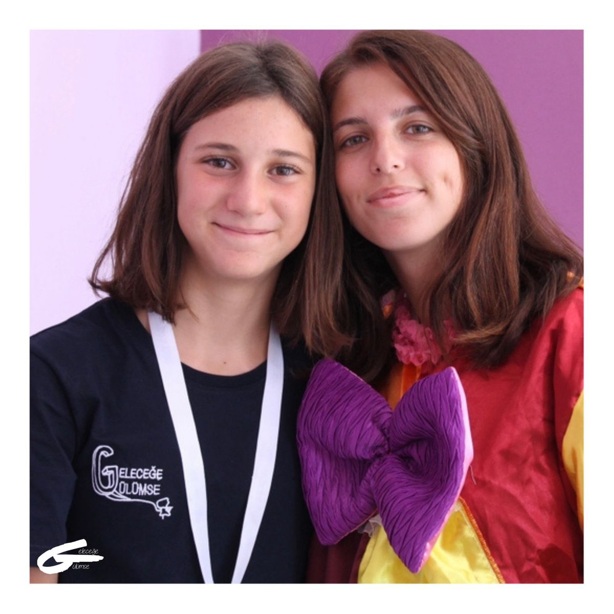 Bizler okullardaki projelerimizde, çocuklara kadın haklarını ve toplumsal cinsiyet eşitliğini anlatmayı görev biliyoruz. Umuyoruz ki böylece dünya kadınların hak ettiği değeri gördüğü, başarılarıyla güzelleşen bir yer olur. #8MartDünyaEmekçiKadınlarGünü kutlu olsun!