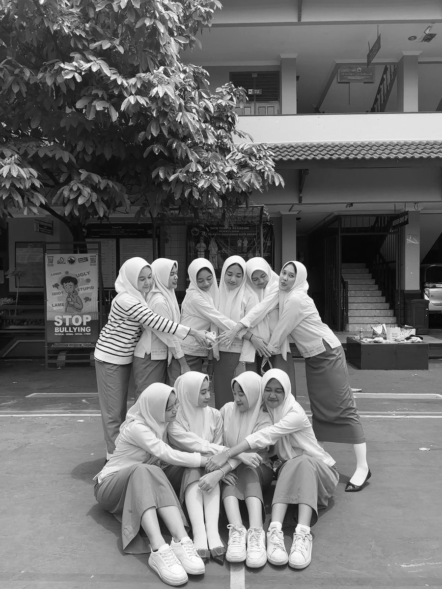 cacoyslalala's tweet photo. kita mah skrg pake bnw aja, soalnya kmaren” berwarna bgt boss😎🙌🏽 #masasmaberwarna #sma #masasma #mengenangsma https://t.co/jd1BzPkJvN