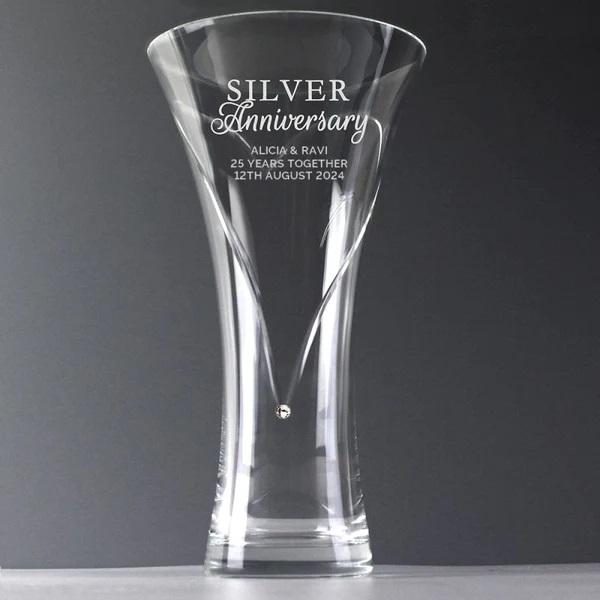 A lovely keepsake for any couple celebrating 25 years together, this silver anniversary vase can be personalised with your own message lilybluestore.com/products/perso…

#silveranniversary #anniversary #giftideas #shopsmall #shopindie #personalised #mhhsbd