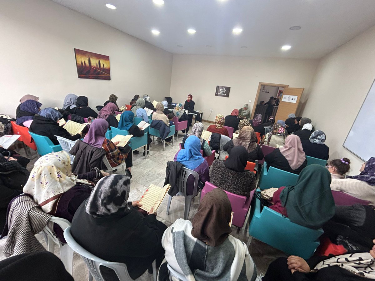 Emirdagkadkulev's tweet photo. Kadın Kültür Evimizde bugün Vaize Fatma Eda Nur Aydın ile Cuma sohbeti gerçekleştirildi.@osmanerenbilici @serkankoyuncu03 @afyonkulturevi https://t.co/b97wFeyYqJ