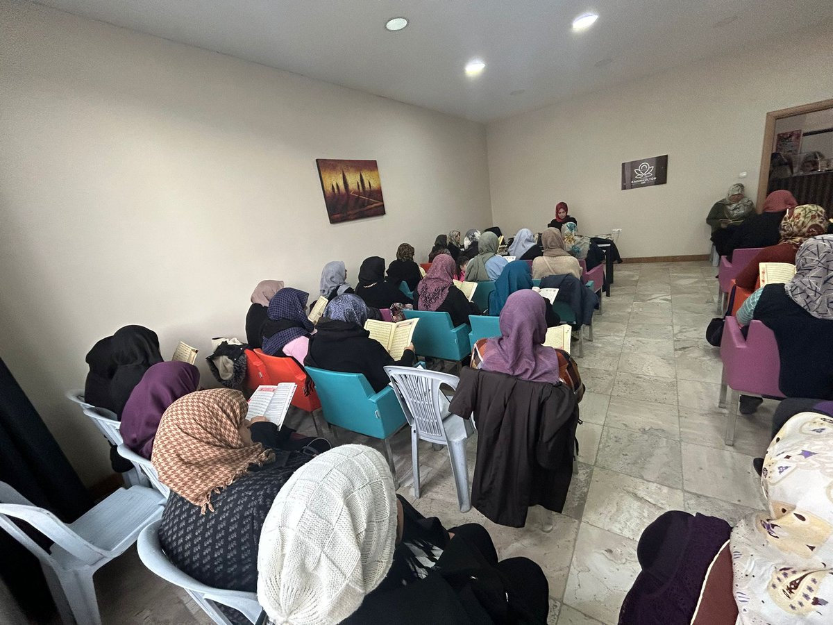 Emirdagkadkulev's tweet photo. Kadın Kültür Evimizde bugün Vaize Fatma Eda Nur Aydın ile Cuma sohbeti gerçekleştirildi.@osmanerenbilici @serkankoyuncu03 @afyonkulturevi https://t.co/b97wFeyYqJ