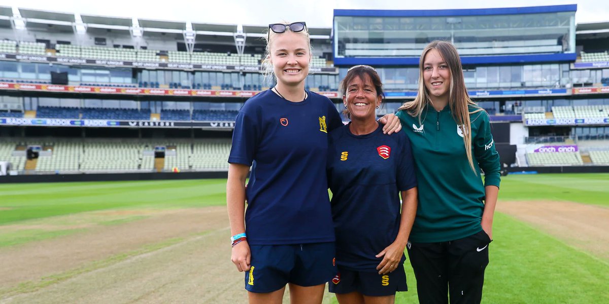 We spoke with Worcestershire County Cricket Club's Carlie Lambert (right) who is a young up and coming groundswoman paving the way for other girls wanting to get into the industry @lambert_carlie allett.co.uk/blogs/blog/int… #allettmowers #InternationalWomensDay