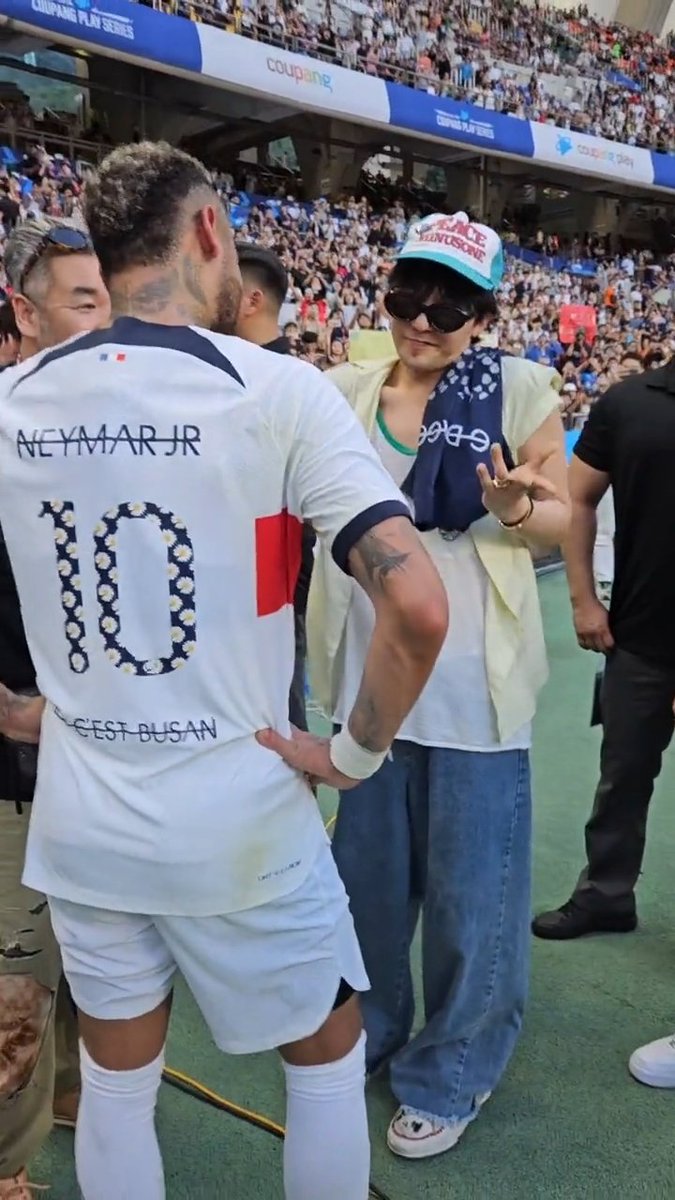 PSG jersey designed by #GDRAGON 🤗😍👏👏⚽ #peaceminusone