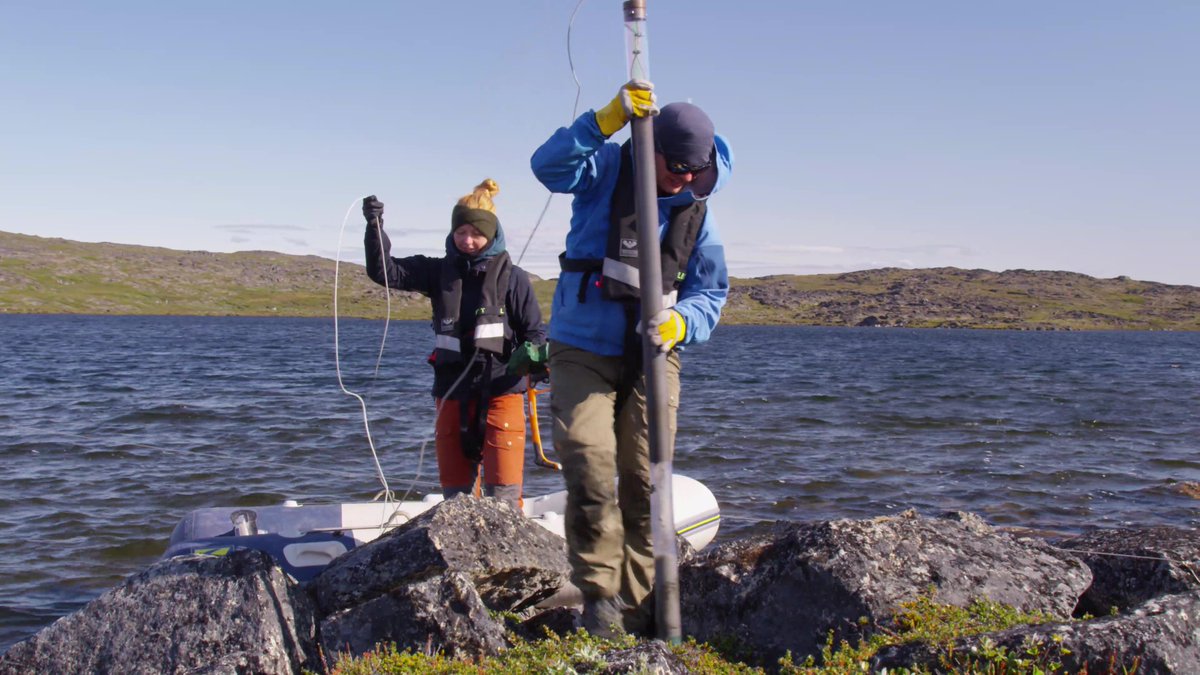 Field photo Friday. Lake coring at Saqqaq 2021. 
@K_Svennevig <a href="/Anne__Sofie/">Anne Sofie</a> <a href="/nicolajklarsen/">Nicolaj Krog Larsen</a>