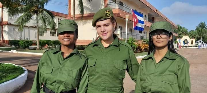 KatrinaDeCuba's tweet photo. "Que tiemblen los enemigos de un pueblo donde cada mujer es un soldado de la Patria."

Felicidades a todas las #MujeresEnRevolución 🥰 https://t.co/ecAzND1YYR