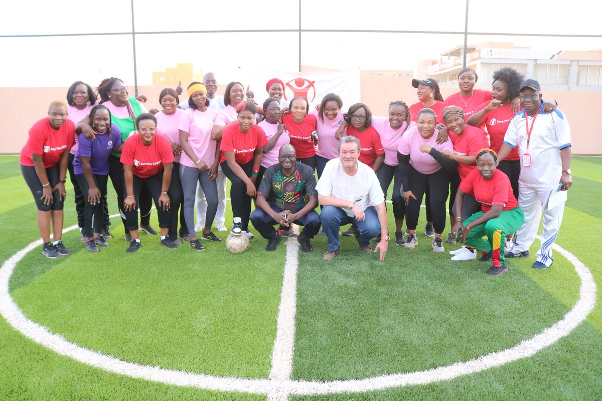 #WomensDay Les équipes de SCI et d'Oxfam au #BurkinaFaso se sont retrouvées jeudi dans la convivialité le temps d'une soirée de football. Le match des femmes s'est soldé 00 - 00. Le match des hommes s'est achevé sur une victoire de @oxfamauburkina 04 - 00. Félicitations ⚽🏆🎊