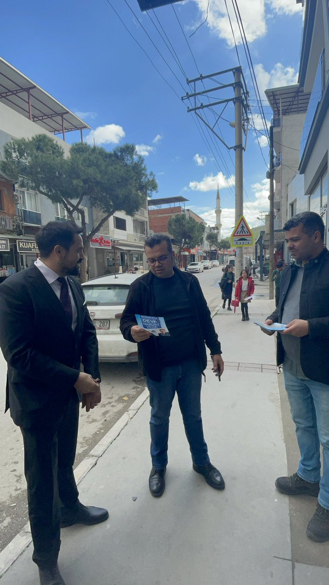 muhammetyilmazd's tweet photo. Bornova ilçe teşkilatımız ile birlikte halkımızı, esnaflarımızı, kahvelerimizi gezmeye devam ediyoruz. Halkımızın sorunlarını biliyoruz.
Alem Buysa Deva Sensin…
#deva #devapartisiizmir #devapartisi #oylardevaya #secimimdeva #secim #yerelseçim #bornovadeva #bornova #i̇zmi̇r https://t.co/65eKbsqSnO
